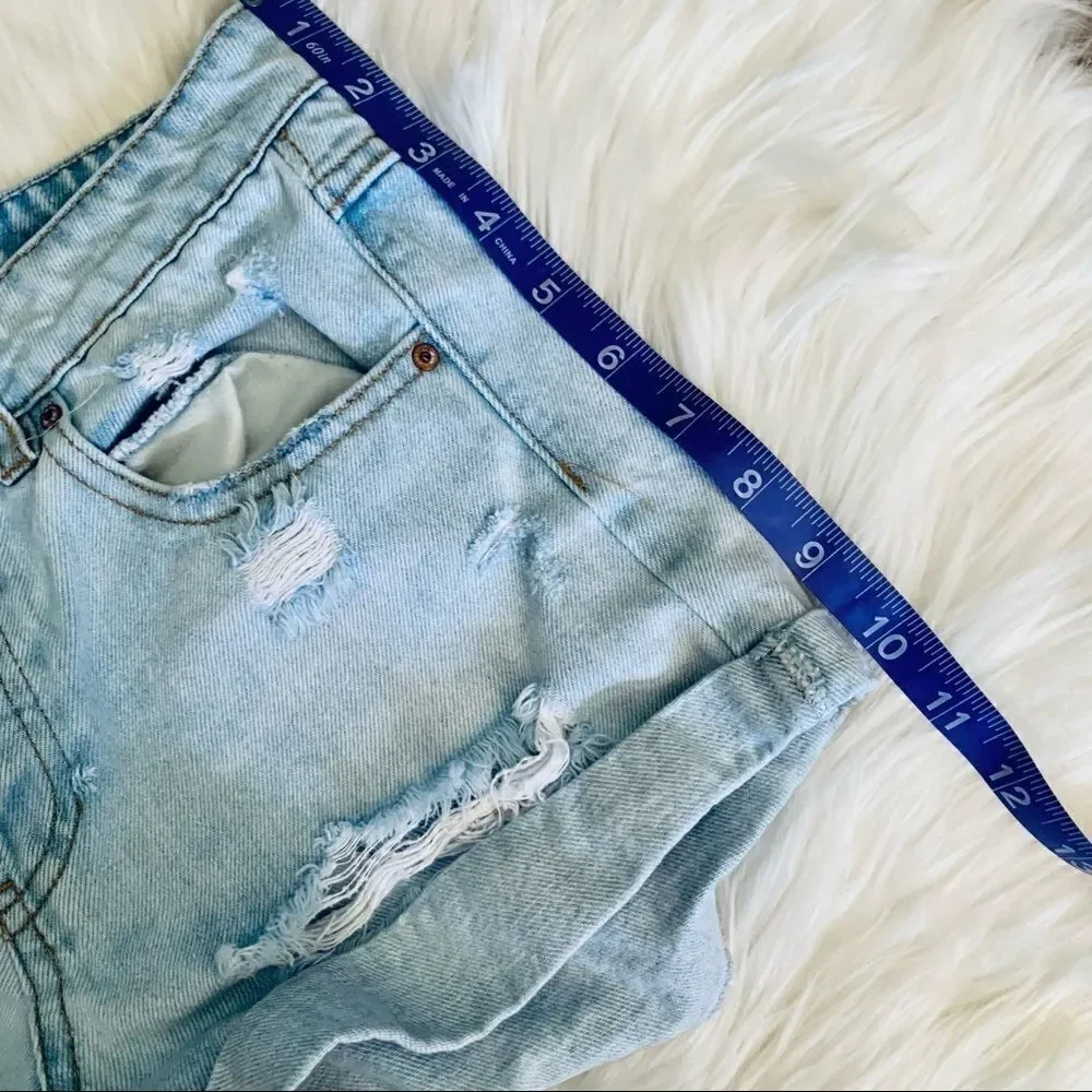 Forever 21 Light Wash Blue Denim Distressed Shorts Size 24 - Picture 10 of 11